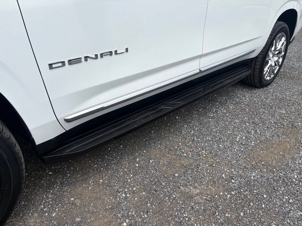 Used 2023 GMC Yukon XL Denali AWD/4WD image 16