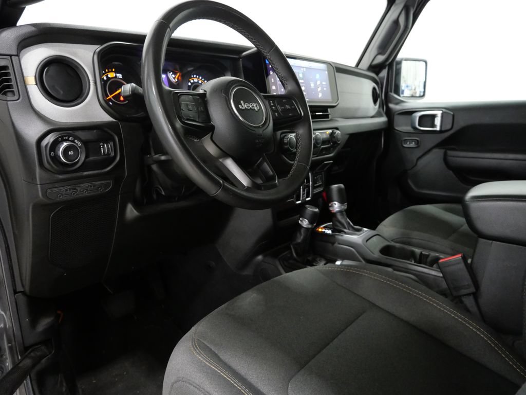 Used 2025 Jeep Wrangler Unlimited Sport AWD/4WD image 12