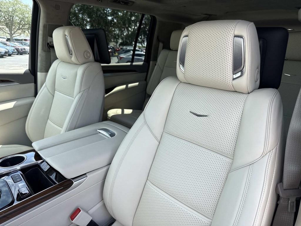 New 2026 Cadillac Escalade ESV Platinum Sport w/ LPO, Floor Liner Package AWD/4WD image 22
