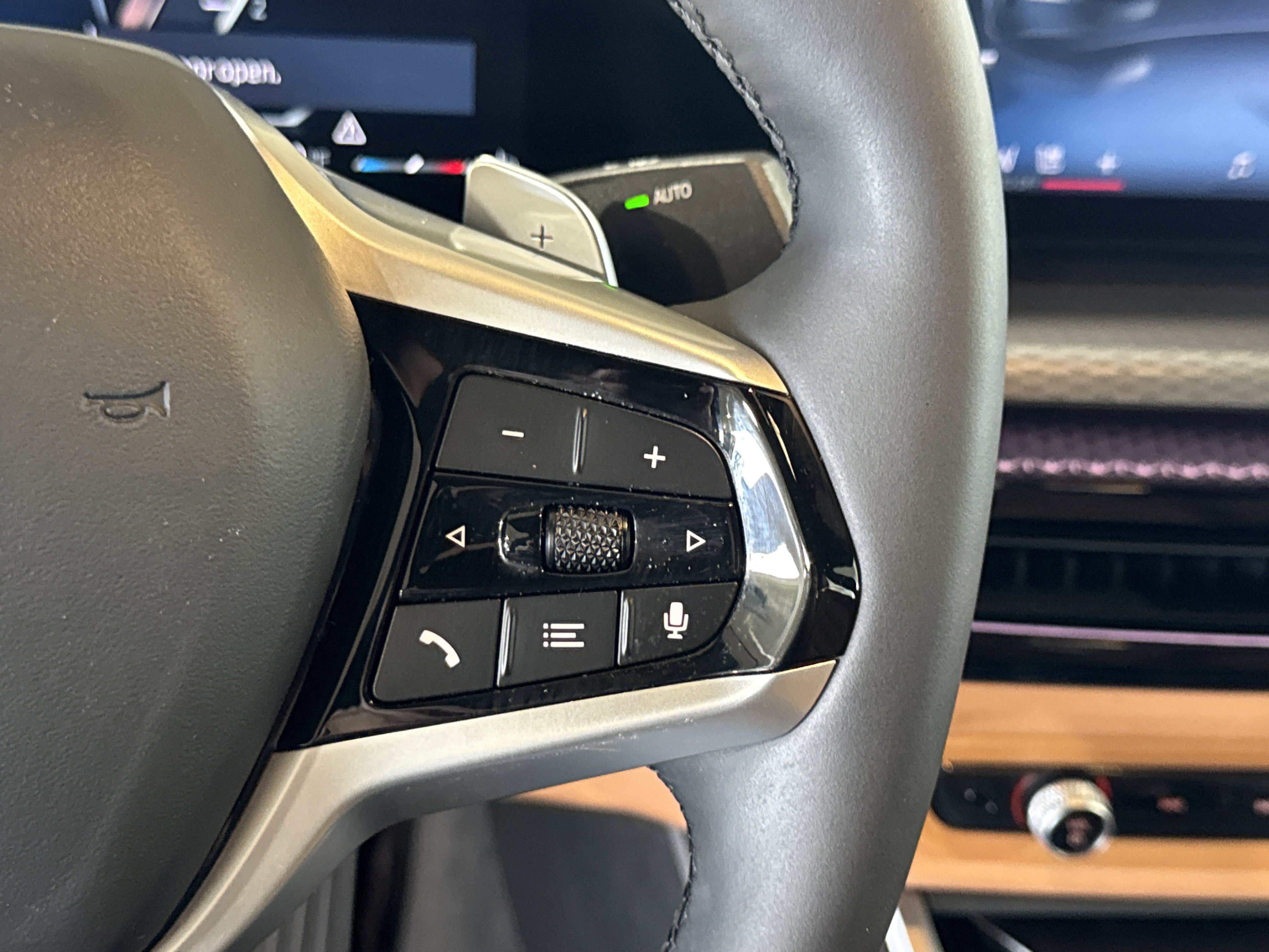 Certified 2025 BMW 330i xDrive Sedan w/ Convenience Package image 22