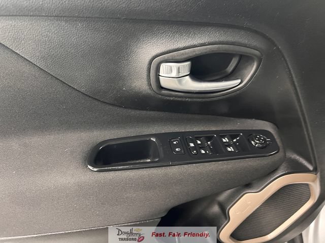 Used 2017 Jeep Renegade Latitude FWD image 27