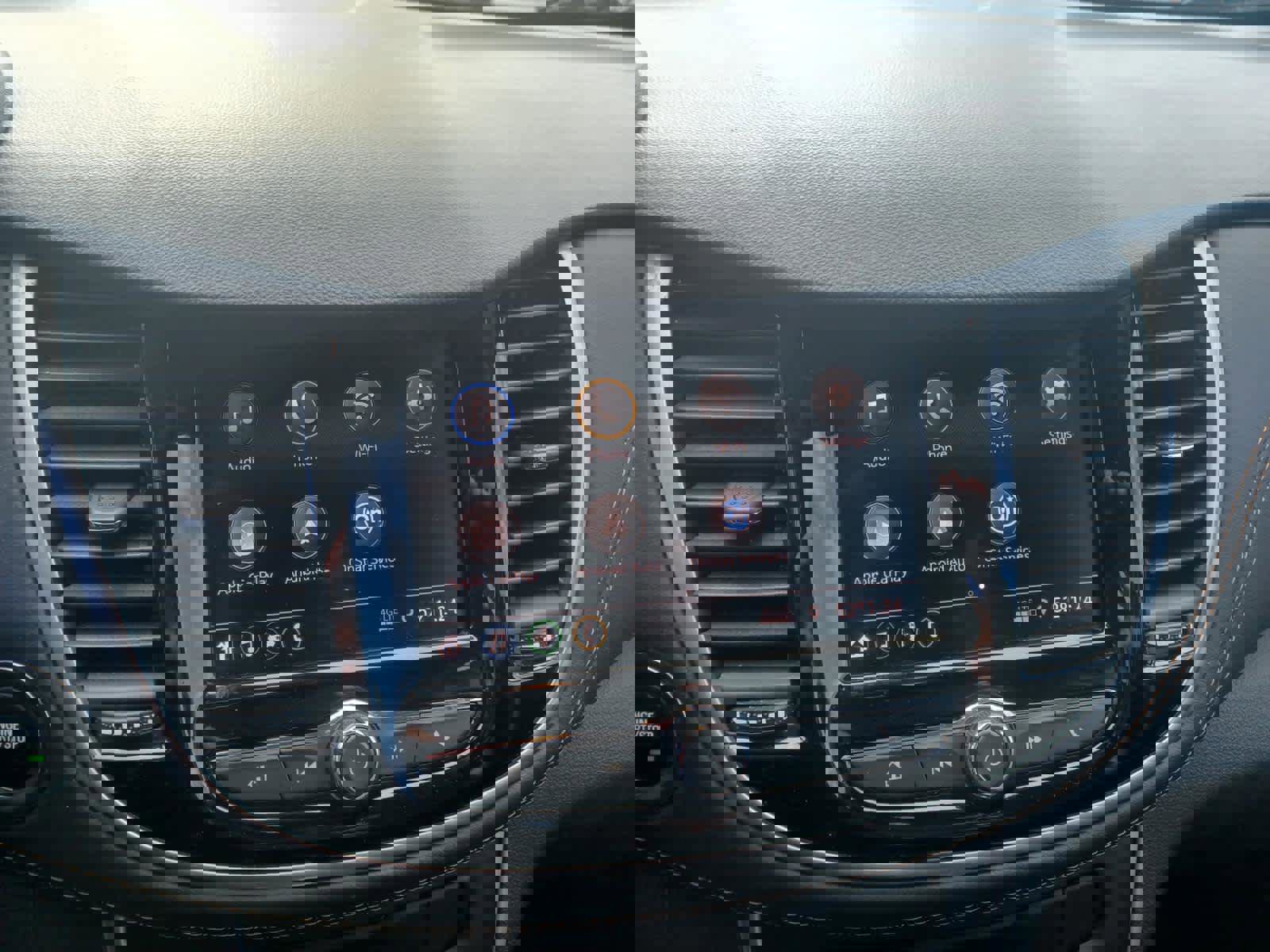 Used 2022 Chevrolet Trax LT w/ LT Convenience Package image 11