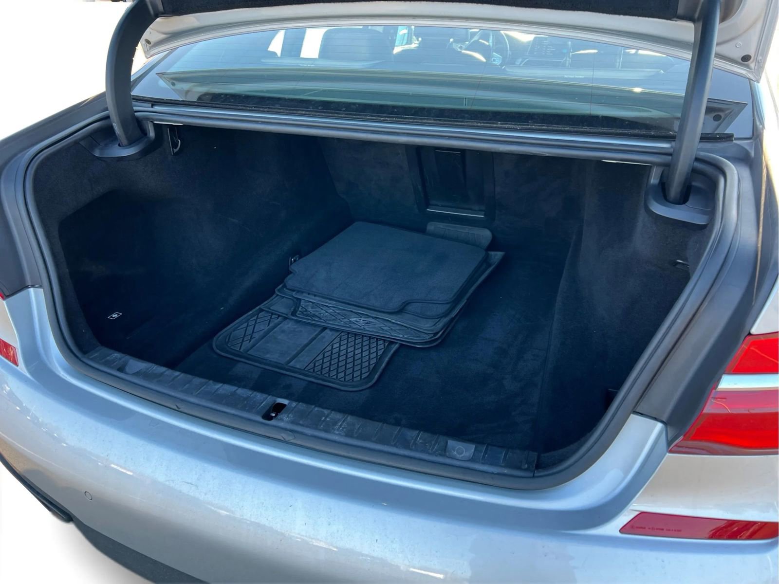 Used 2019 BMW 740i xDrive w/ Executive Package image 5