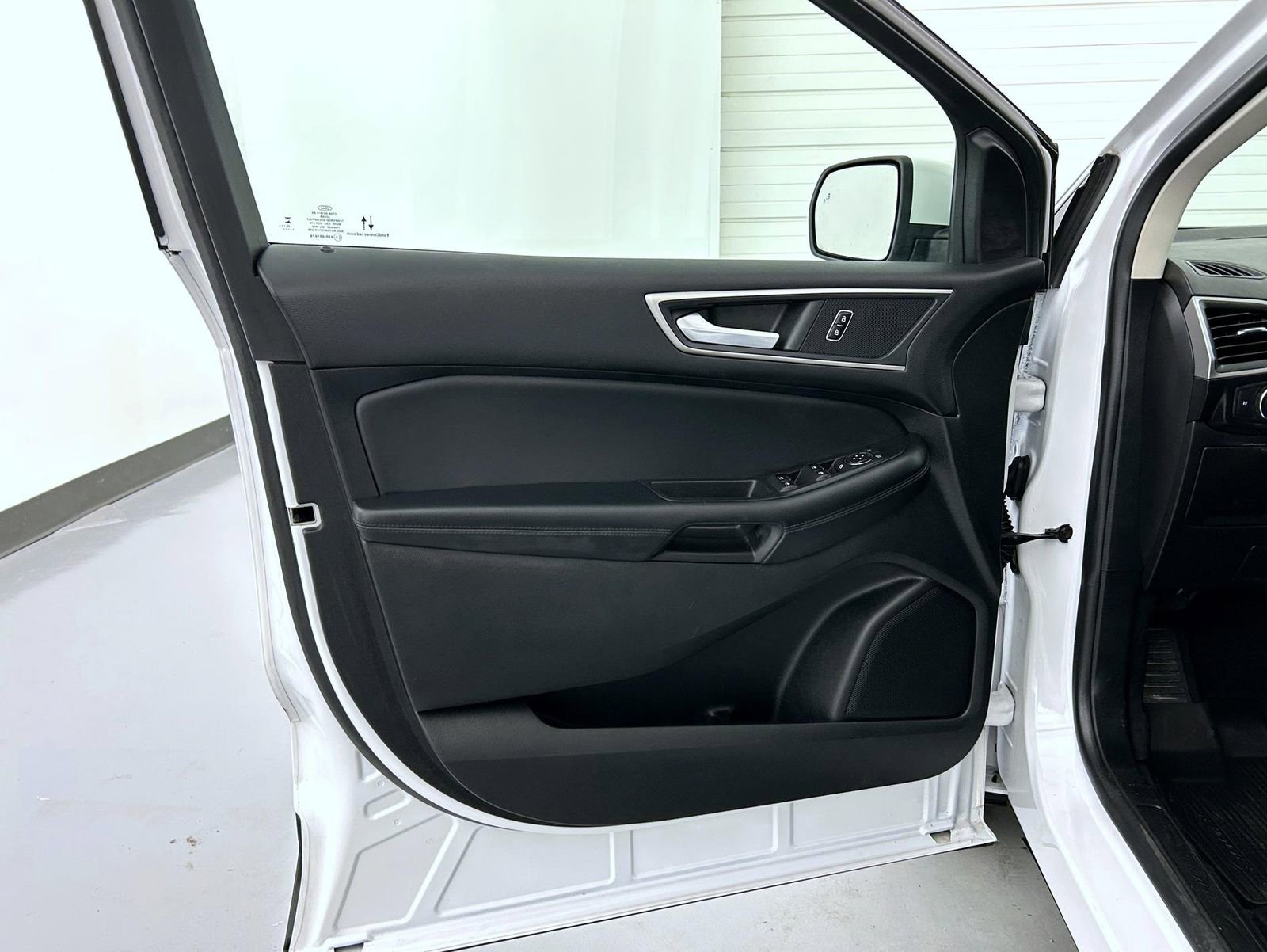 Used 2022 Ford Edge SEL w/ Convenience Package image 9