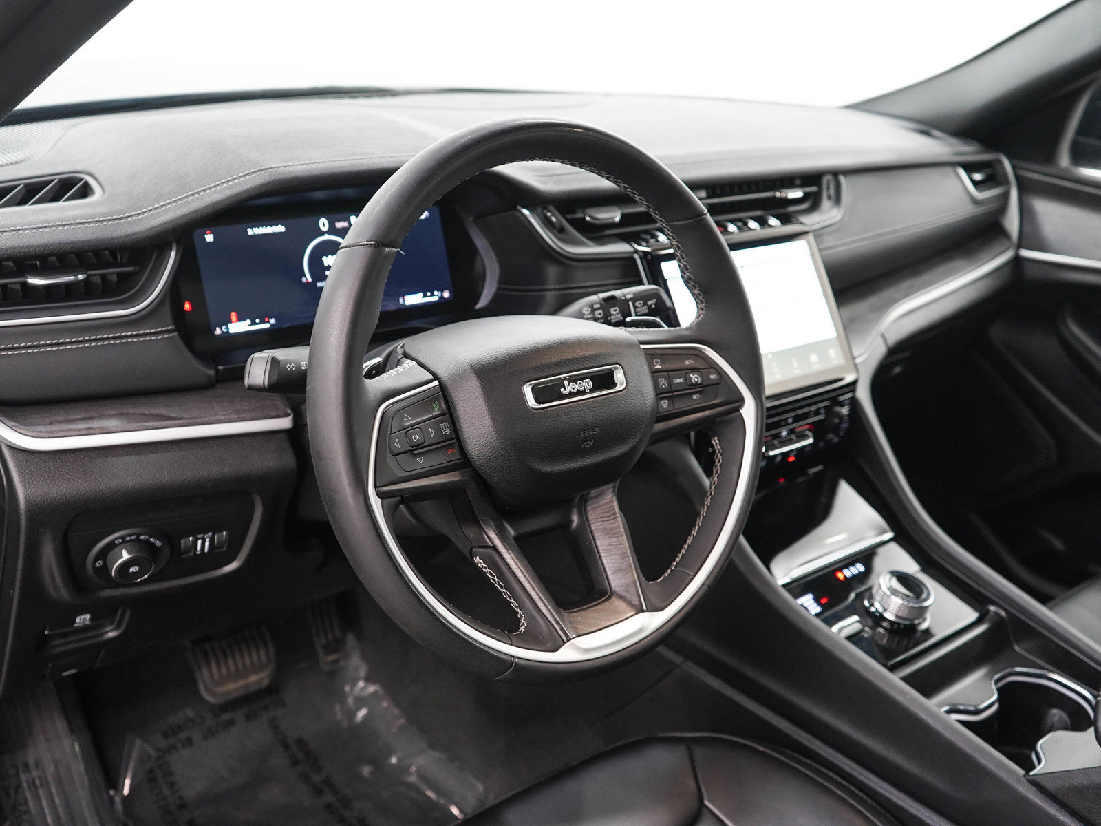Used 2024 Jeep Grand Cherokee L Limited w/ Black Appearance Package AWD/4WD image 21