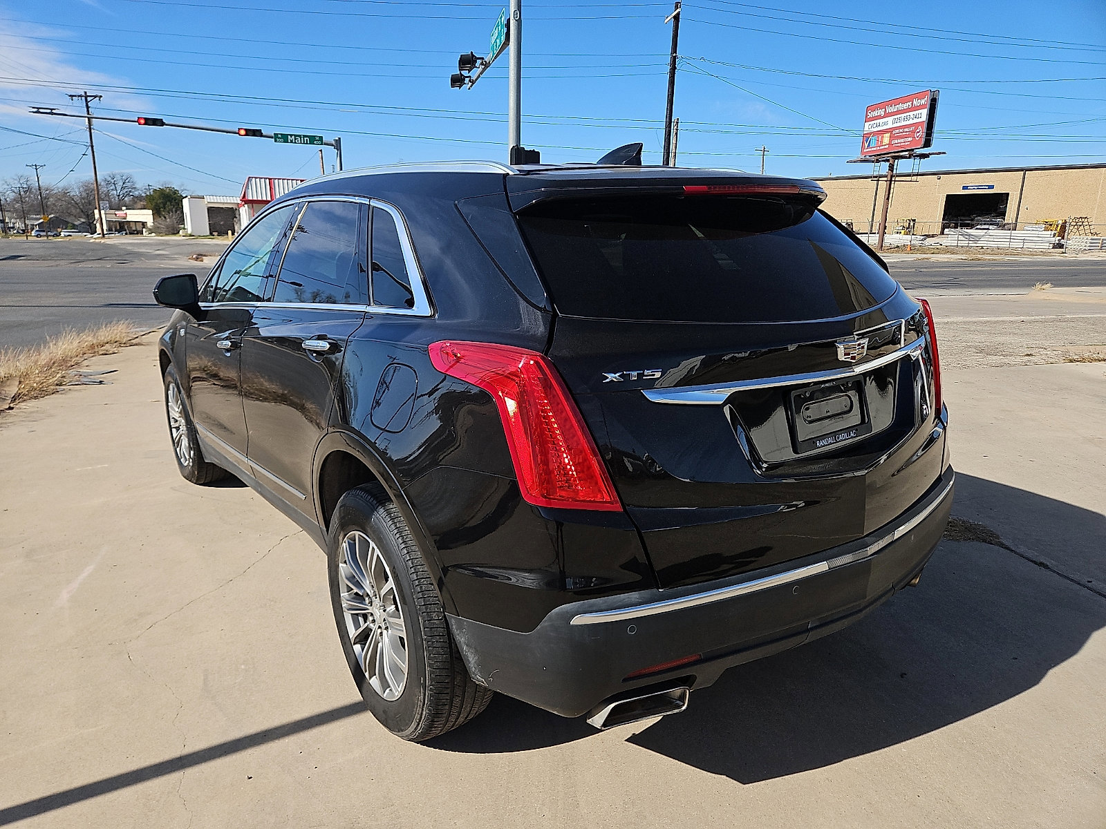 Used 2017 Cadillac XT5 Luxury w/ Driver Awareness Package image 3