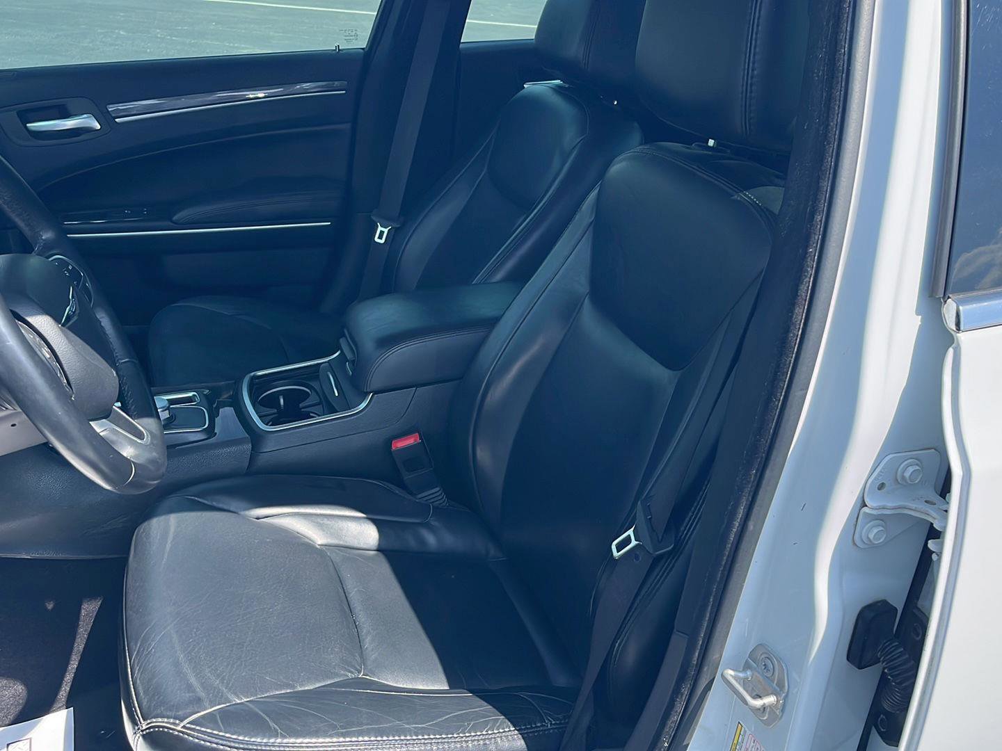 Used 2017 Chrysler 300 Limited w/ Value Package RWD image 20