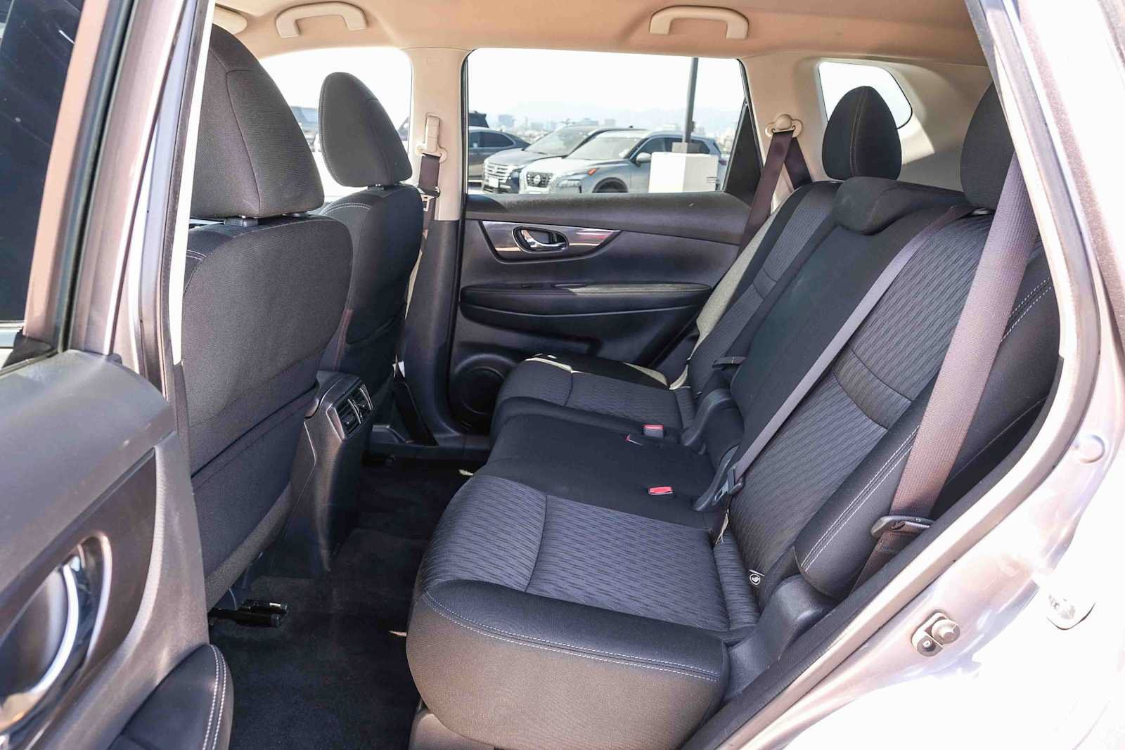 Used 2017 Nissan Rogue S AWD/4WD image 17
