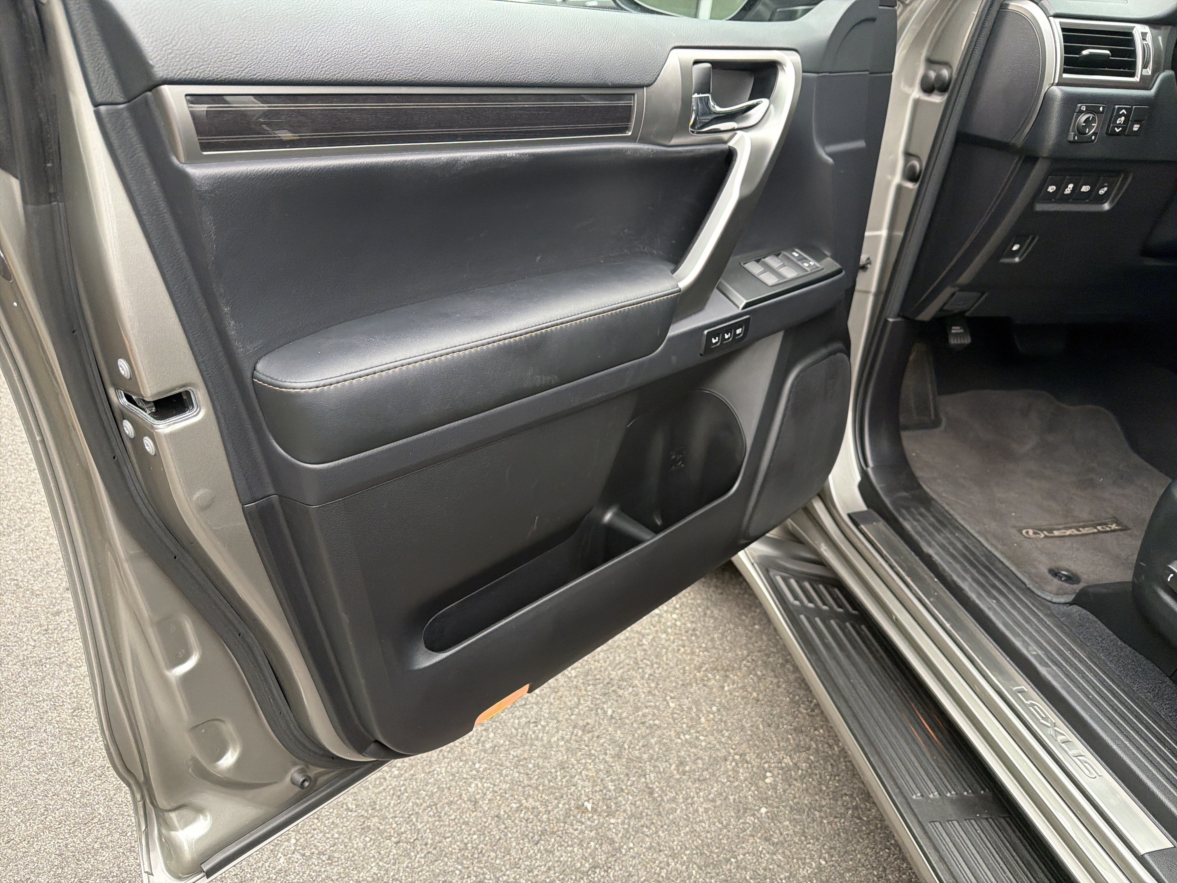 Used 2023 Lexus GX 460 Premium w/ Premium Package AWD/4WD image 13