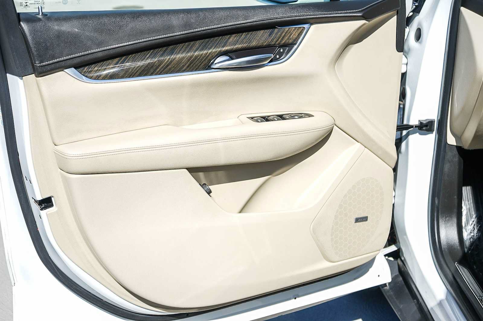 Used 2018 Cadillac XT5 FWD image 18