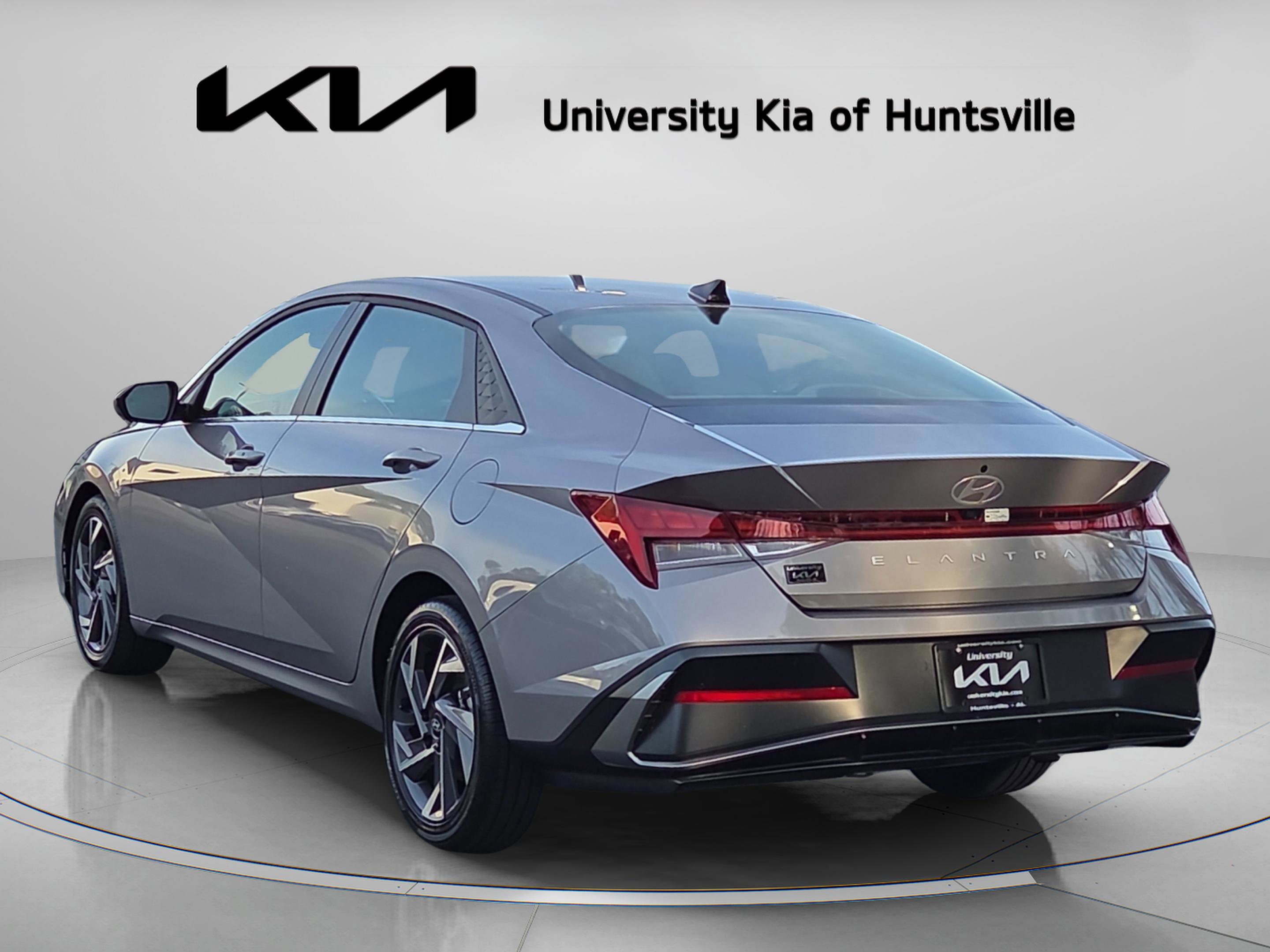 Used 2025 Hyundai Elantra SEL image 5