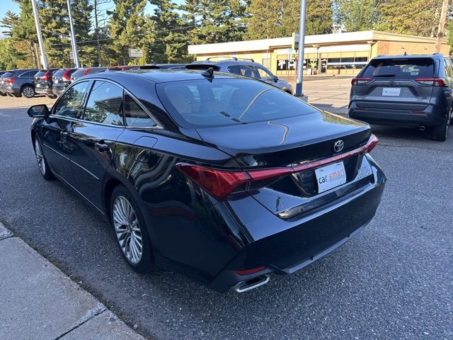 Used 2020 Toyota Avalon Limited image 5