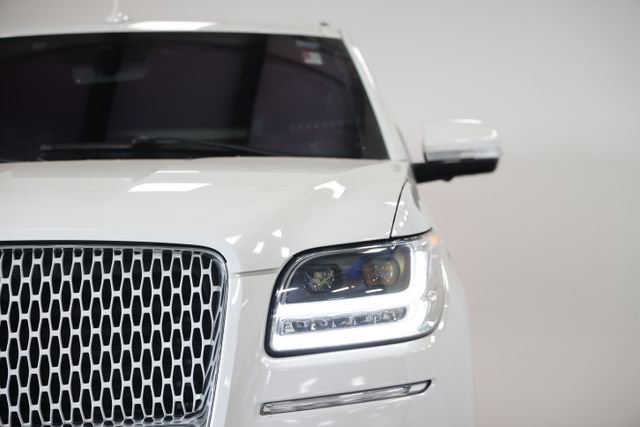 Used 2020 Lincoln Navigator Reserve w/ Equipment Group 208A Reserve AWD/4WD image 3