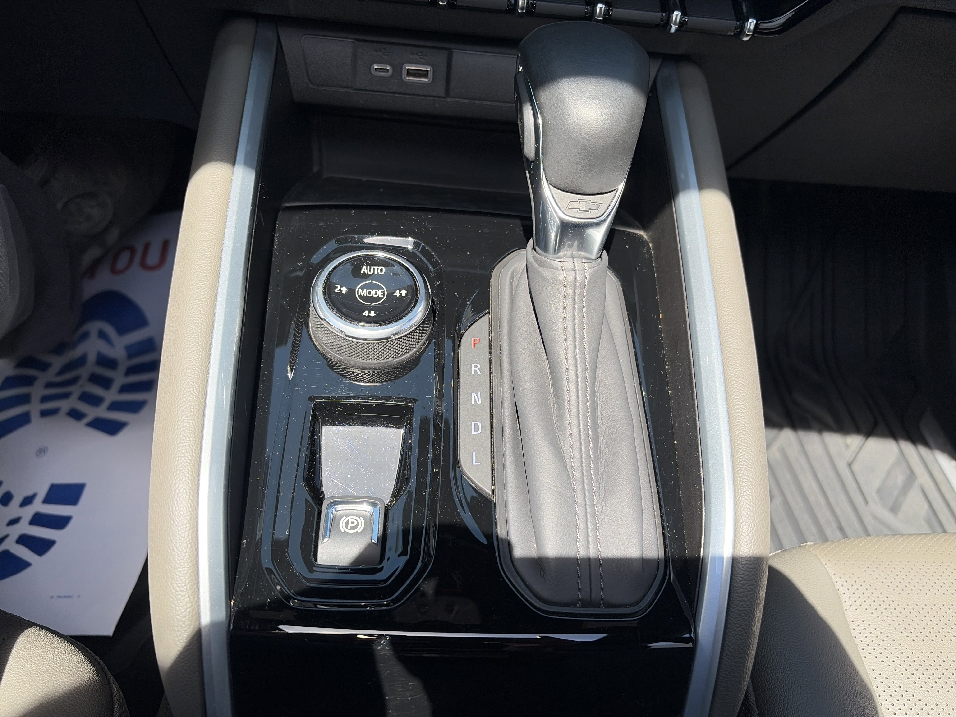 Used 2024 Chevrolet Colorado ZR2 w/ ZR2 Convenience Package III AWD/4WD image 35