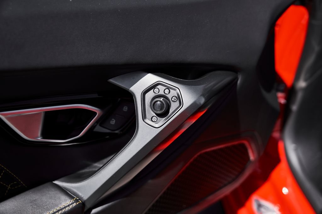 Used 2023 Lamborghini Huracan EVO RWD image 32