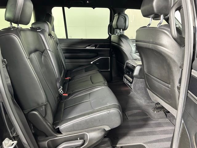 Used 2023 Jeep Wagoneer L Series III w/ Convenience Group I AWD/4WD image 18