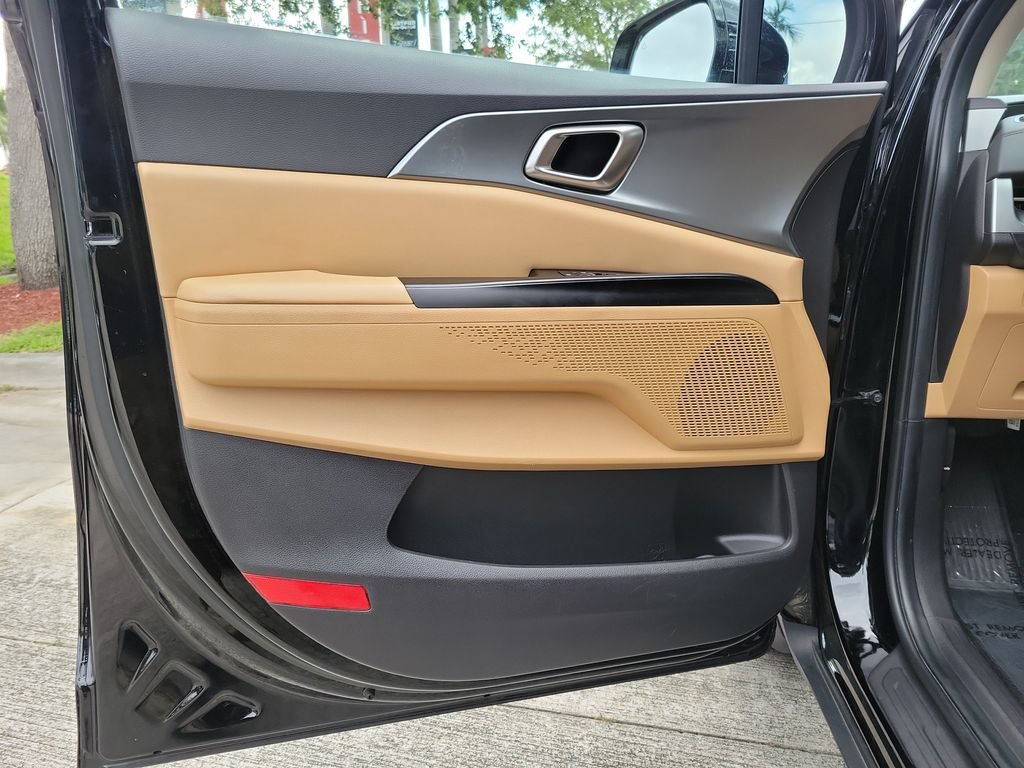 Used 2024 Kia Carnival LX FWD image 19