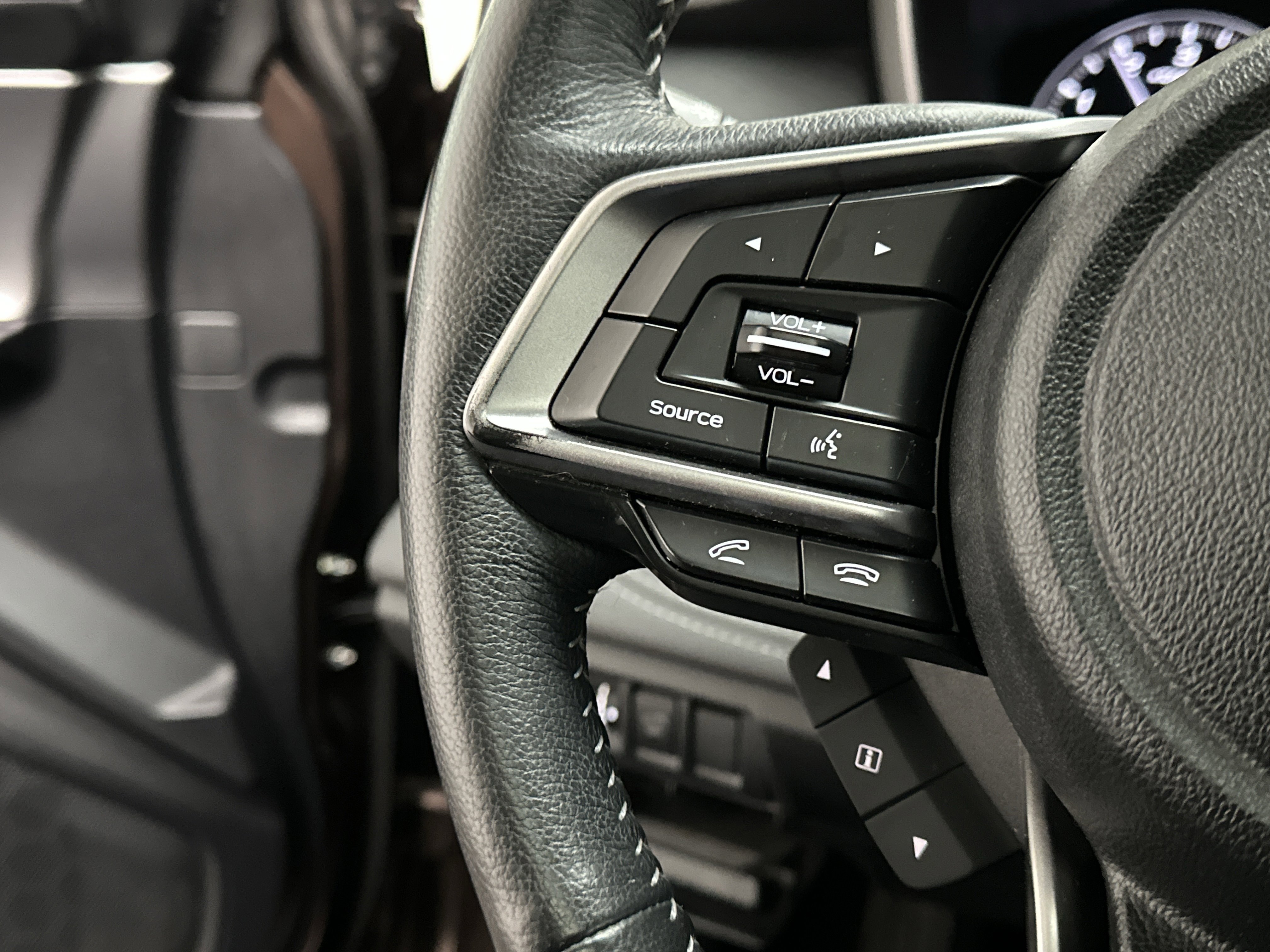 Used 2020 Subaru Outback Limited image 32