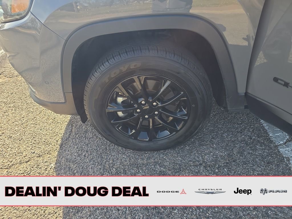 Used 2023 Jeep Cherokee Altitude Lux image 27