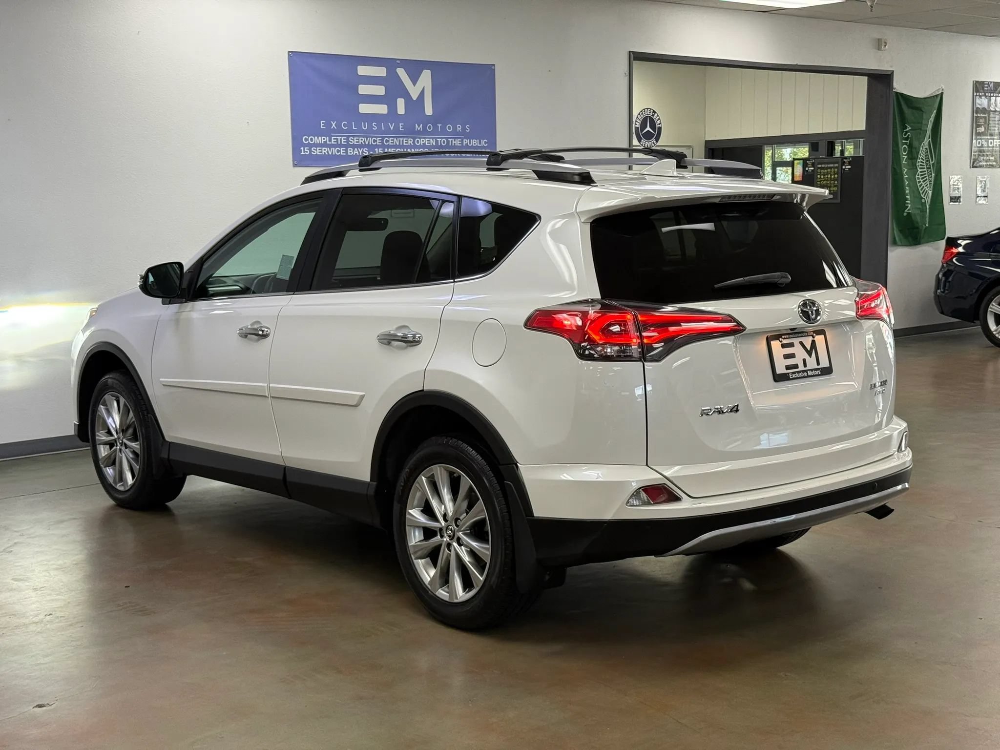 Used 2018 Toyota RAV4 Limited w/ Advanced Technology Package AWD/4WD image 5