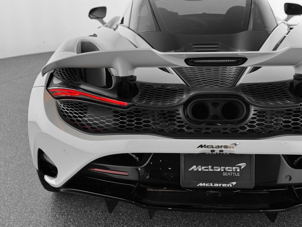Used 2024 McLaren 750S image 40