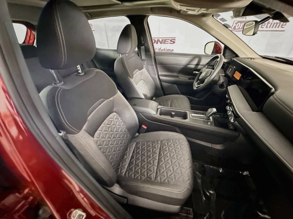 Certified 2025 Nissan Kicks SV w/ SV Premium Package AWD/4WD image 30