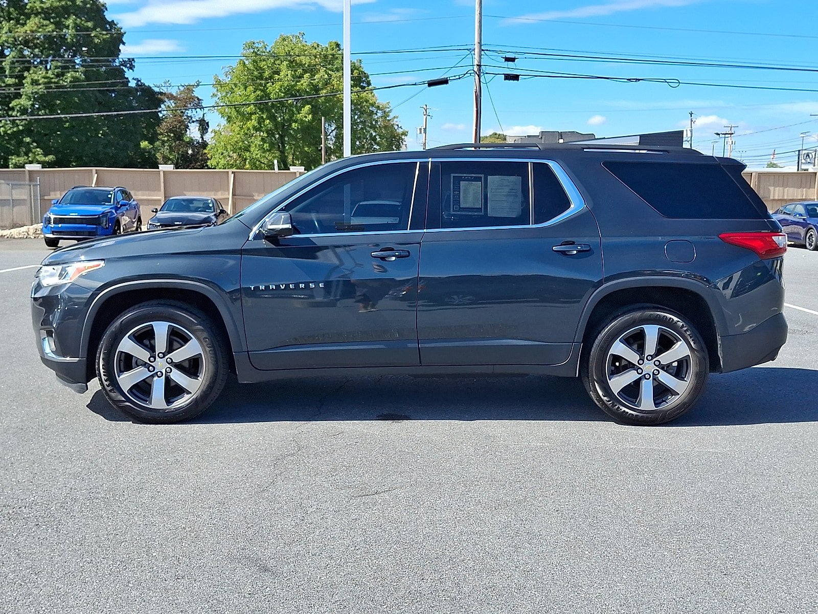 Used 2020 Chevrolet Traverse LT w/ LT Premium Package FWD image 8