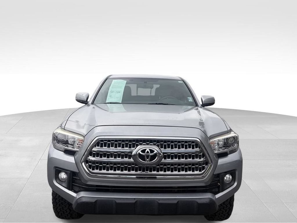 Used 2016 Toyota Tacoma TRD Off-Road AWD/4WD image 2