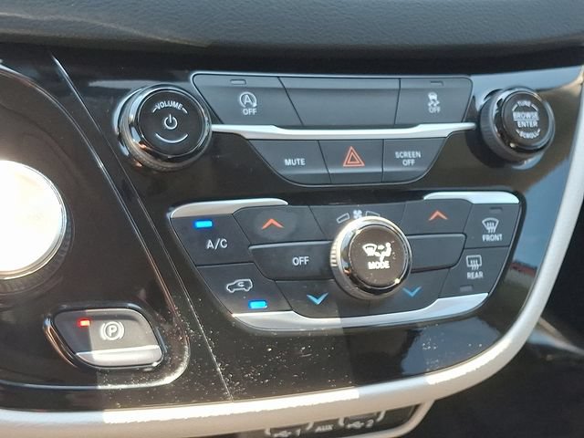 Used 2023 Chrysler Voyager LX FWD image 15