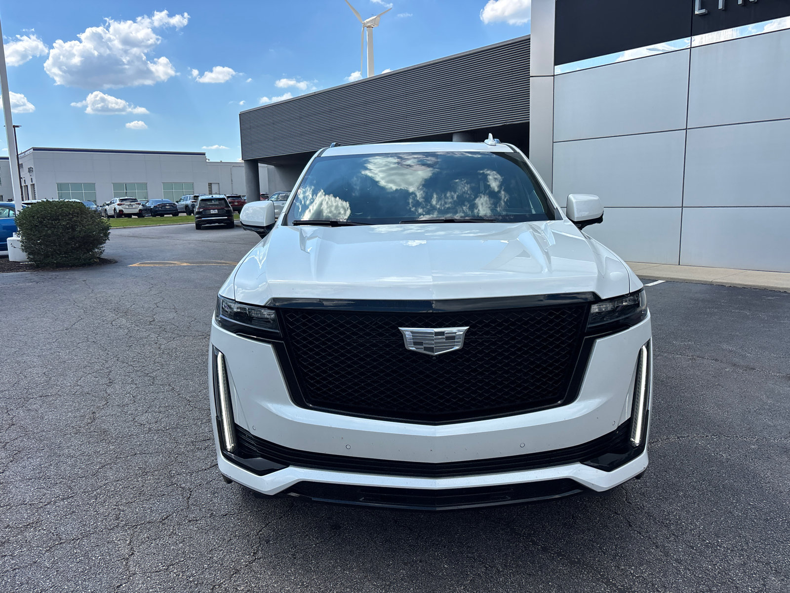 Used 2023 Cadillac Escalade ESV Sport Platinum AWD/4WD image 2