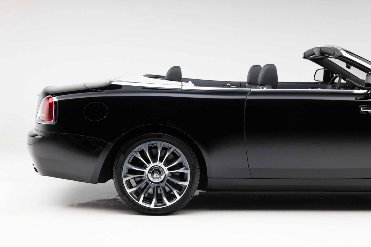 Used 2019 Rolls-Royce Dawn RWD image 33