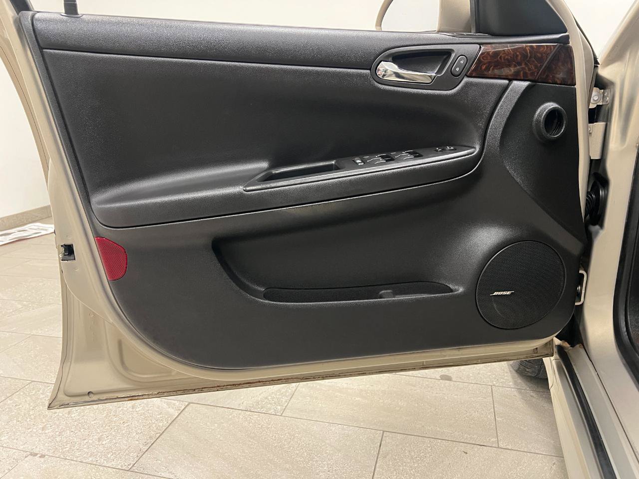 Used 2012 Chevrolet Impala LTZ FWD image 27
