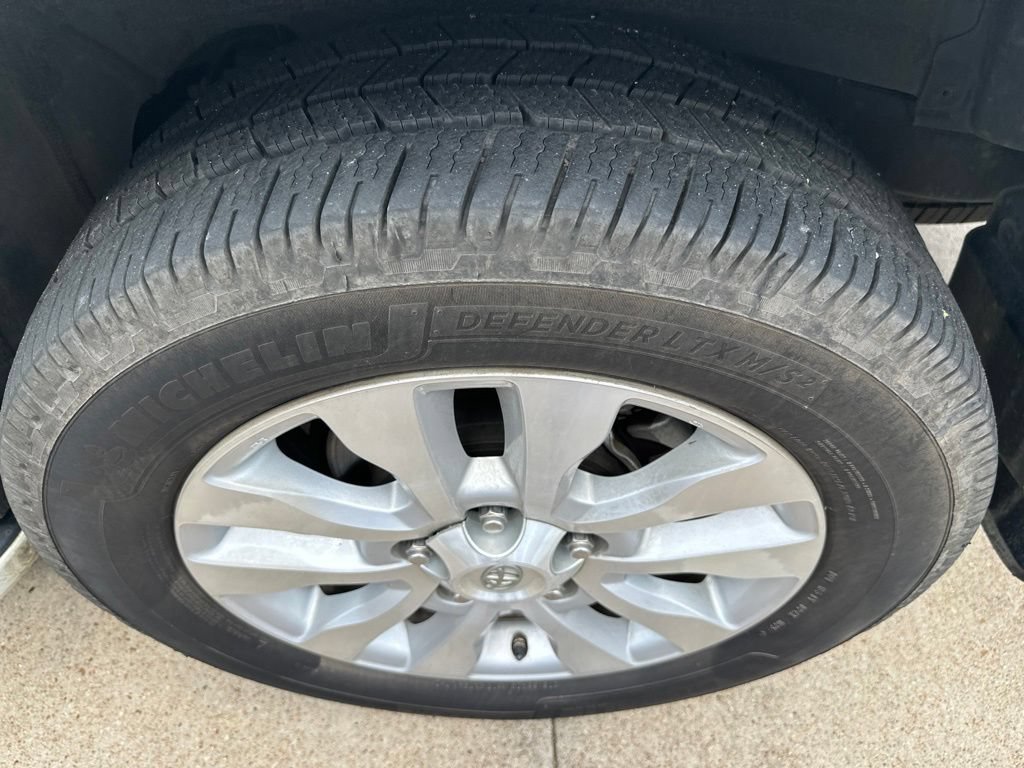 Used 2018 Toyota Sequoia Platinum RWD image 22