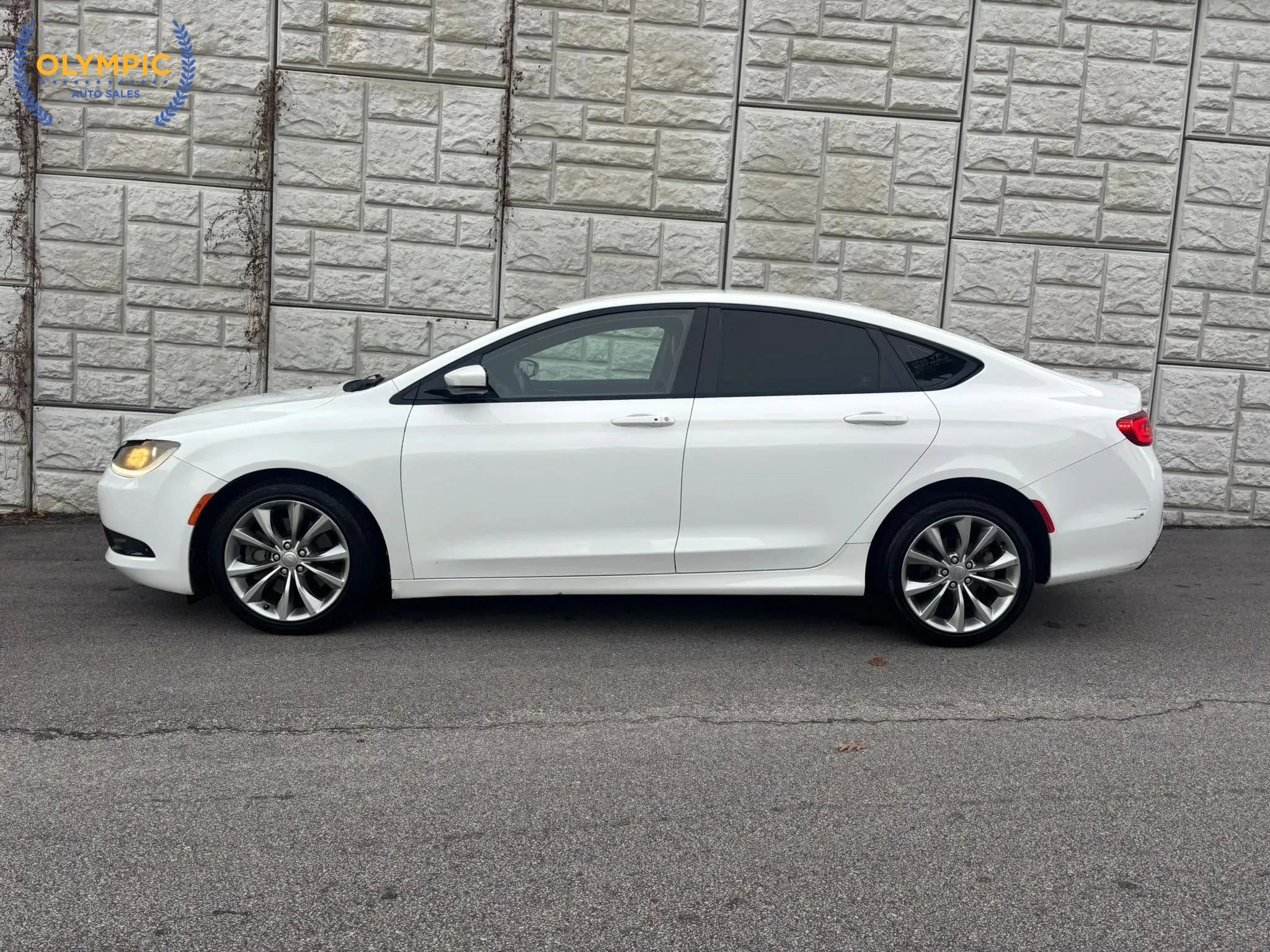 Used 2015 Chrysler 200 S FWD image 7