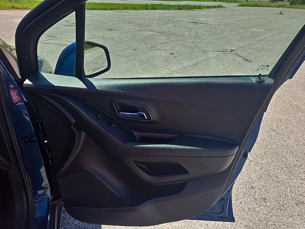 Used 2020 Chevrolet Trax LT FWD image 22