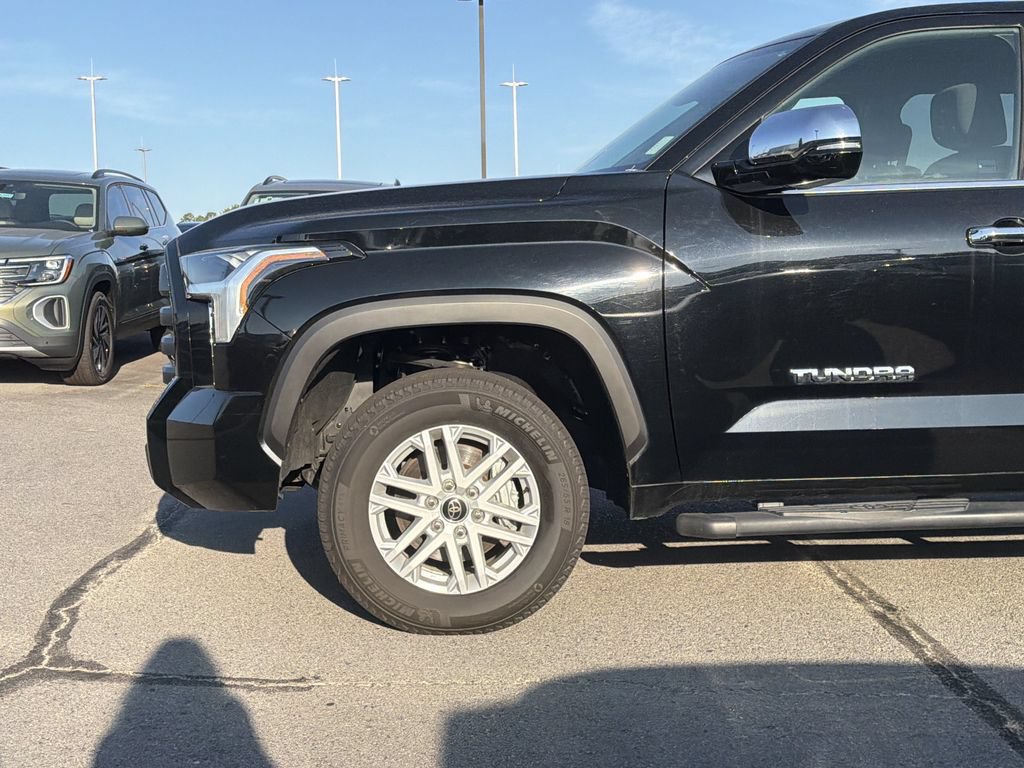 Used 2022 Toyota Tundra SR5 w/ SR5 Convenience Package AWD/4WD image 7