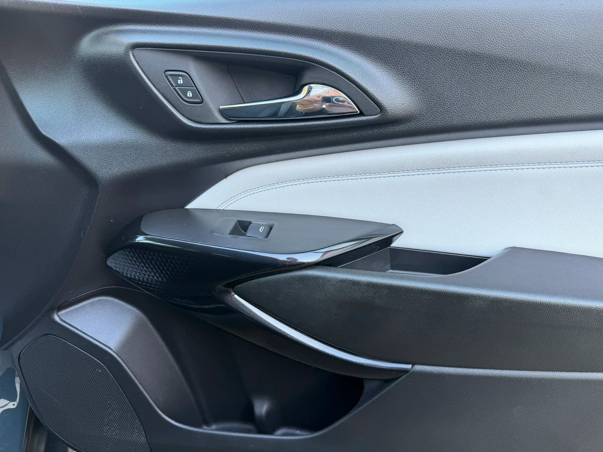 Used 2025 Chevrolet Trax LT w/ Driver Confidence Package image 8