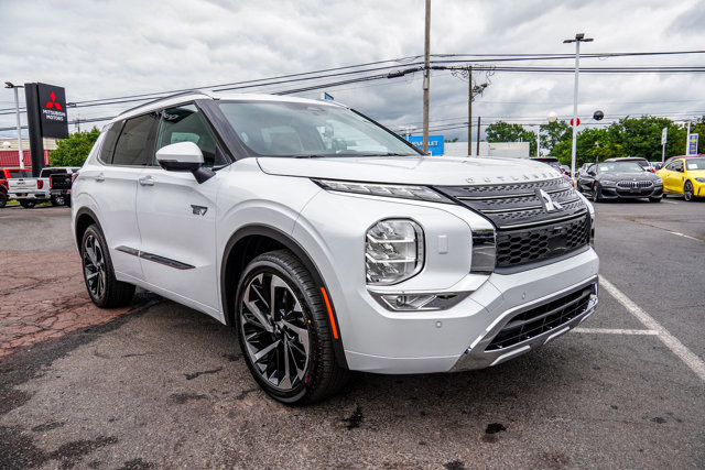 New 2025 Mitsubishi Outlander SEL image 3