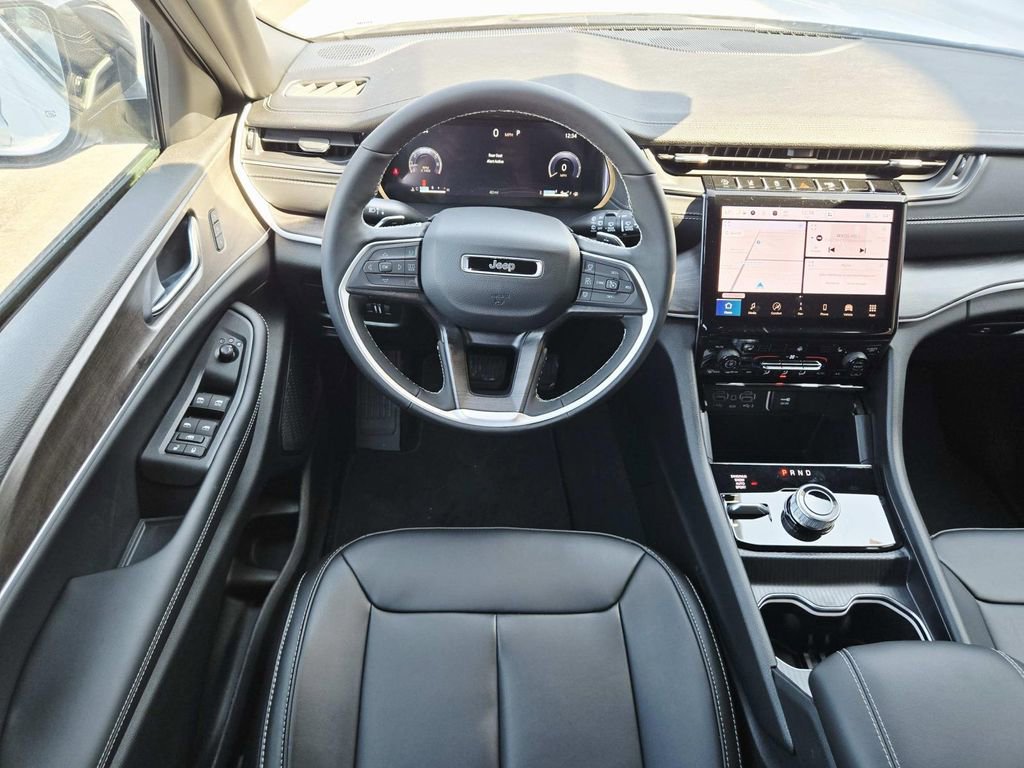 New 2025 Jeep Grand Cherokee Limited w/ Black Appearance Package AWD/4WD image 12