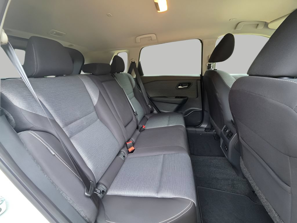Used 2023 Nissan Rogue SV AWD/4WD image 8