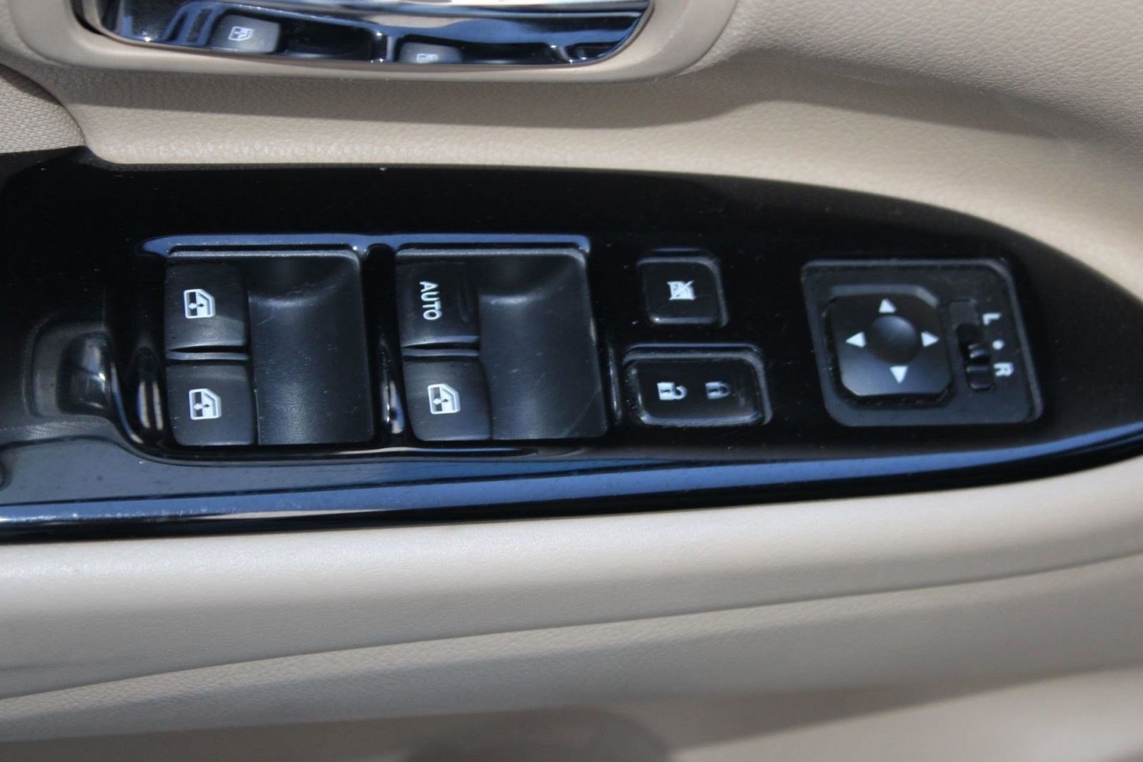 Used 2017 Mitsubishi Outlander SE image 12