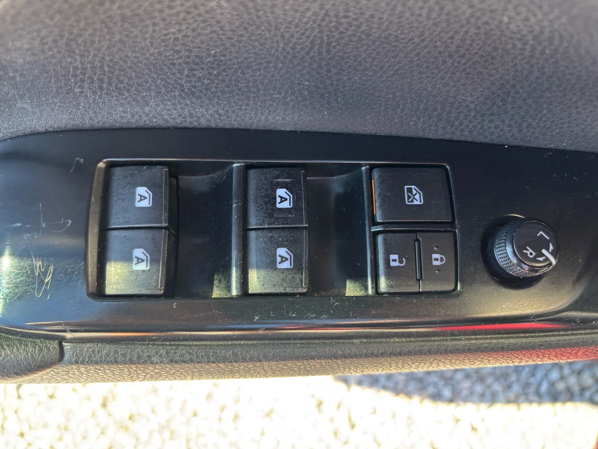 Used 2018 Toyota Camry LE w/ Convenience Package FWD image 17
