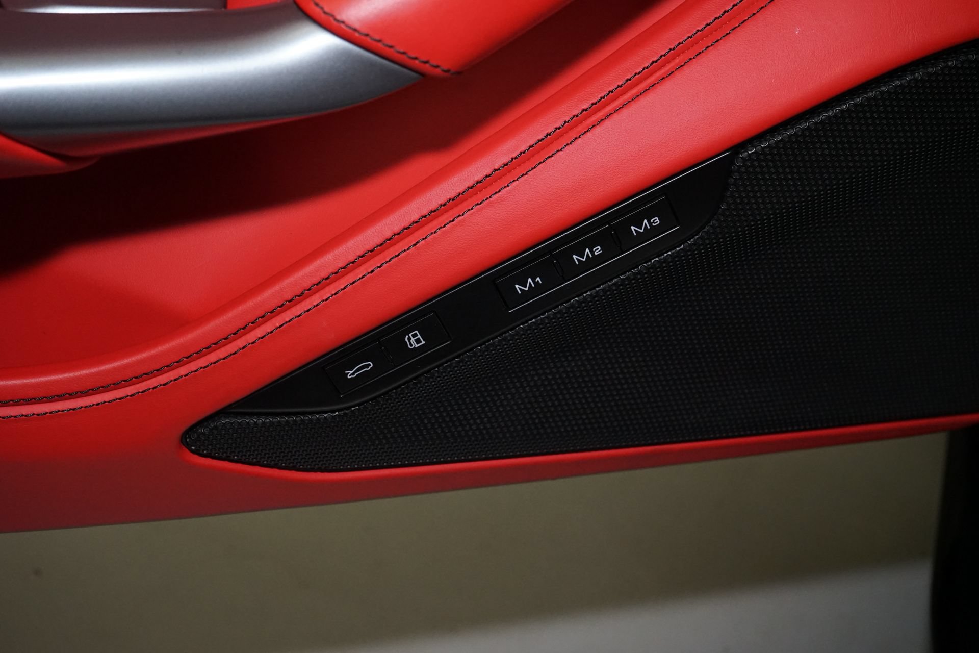 Used 2021 Ferrari F8 Tributo RWD image 23