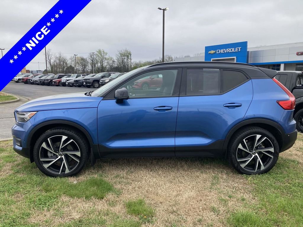 Used 2021 Volvo XC40 T4 R-Design w/ Advanced Package image 7