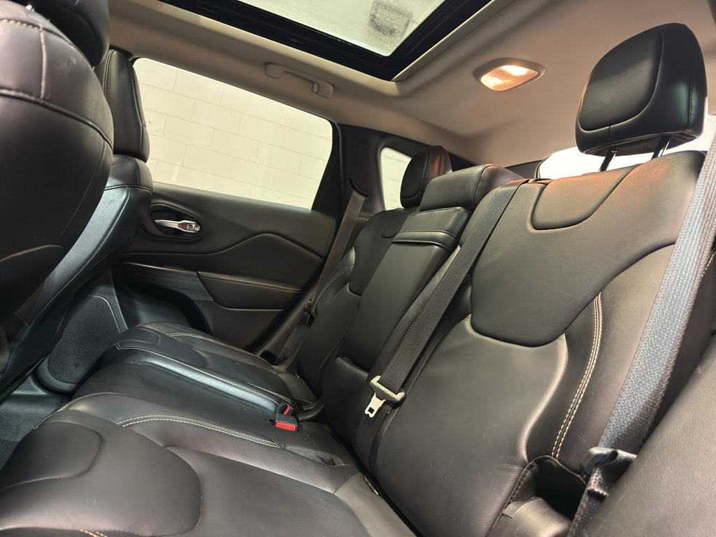 Used 2015 Jeep Cherokee Limited image 31