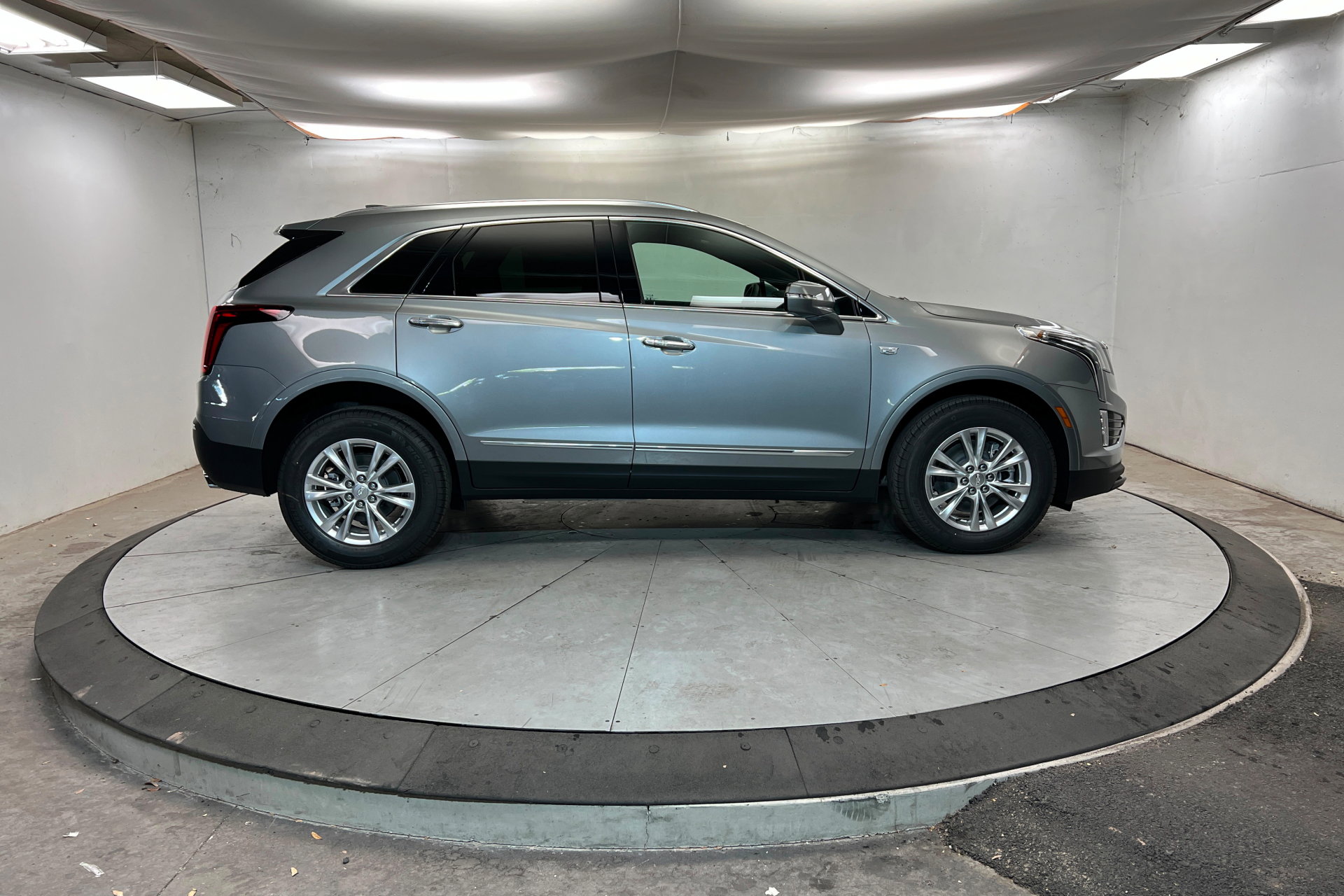 New 2026 Cadillac XT5 Luxury w/ LPO, Floor Liner Package image 7