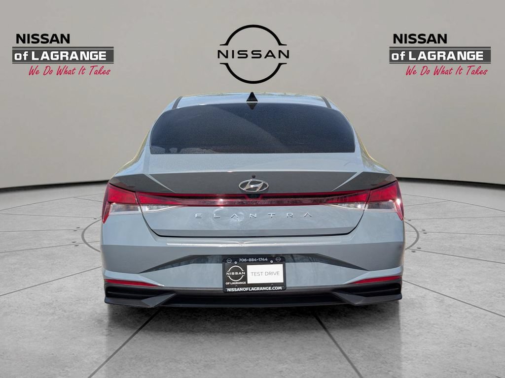 Used 2022 Hyundai Elantra SEL w/ Cargo Package FWD image 6
