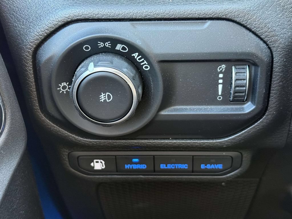 Used 2023 Jeep Wrangler Unlimited Sahara w/ Cold Weather Group AWD/4WD image 26