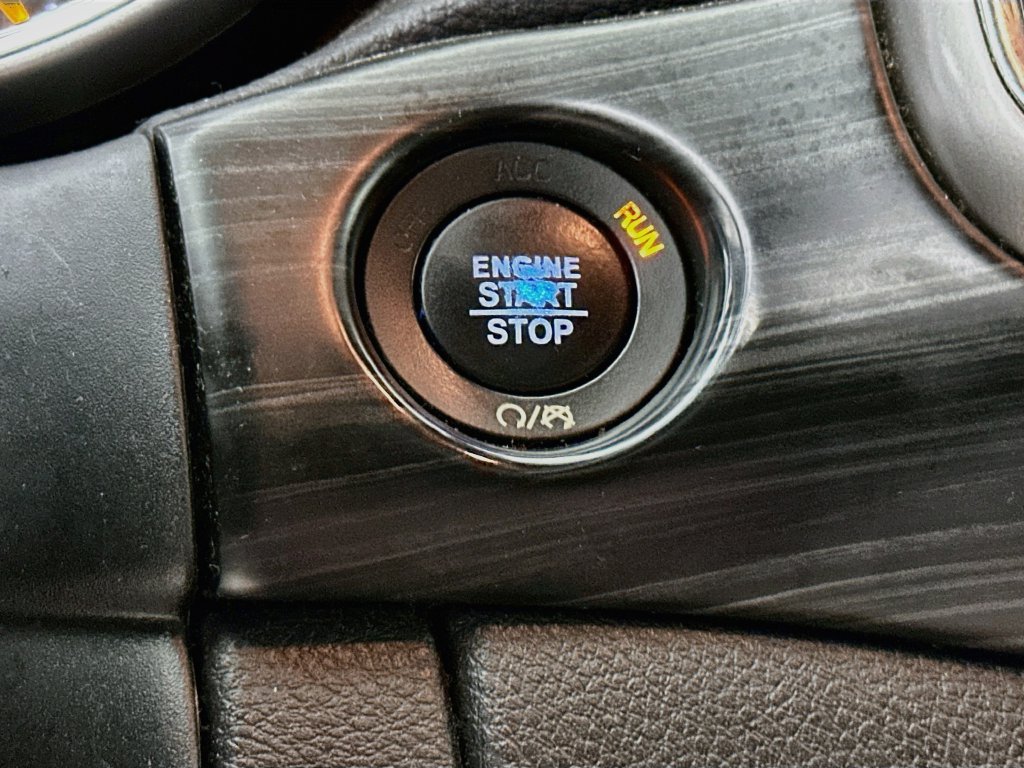 Used 2019 Jeep Grand Cherokee Laredo AWD/4WD image 19