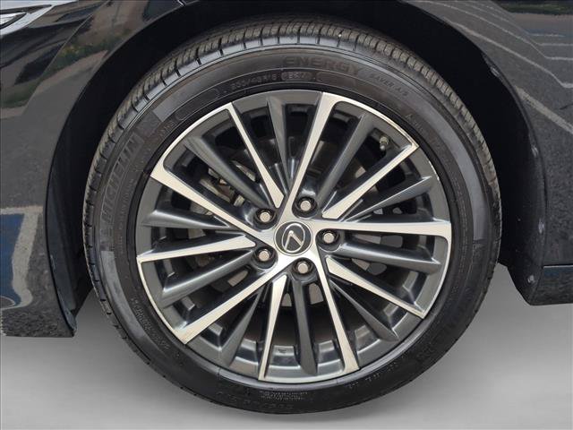 Used 2025 Lexus ES 300h w/ Premium Package FWD image 25